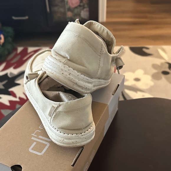 Hey Dude women’s Slip-Ons - Light Beige - Picture 5 of 8